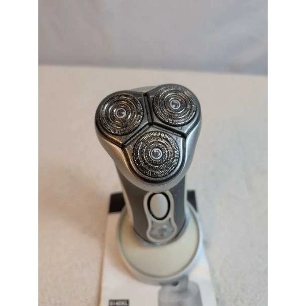 Philips Norelco 8140XL Speed-XL Rechargeable Tripleheader Razor